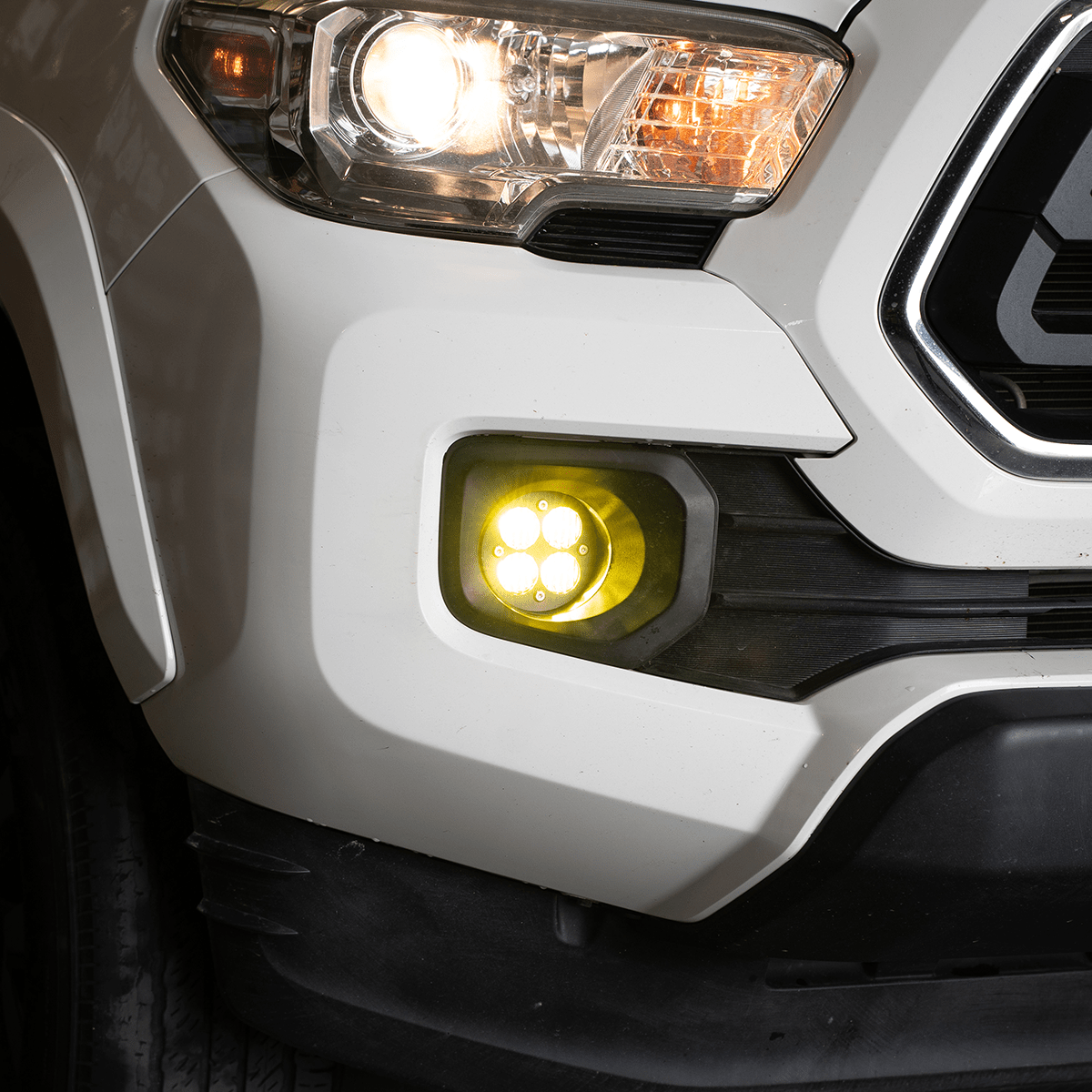 Cali Raised LED LED Light Mounts/Combos LED Fog Light Replacements For 2016-2023 Toyota Tacoma