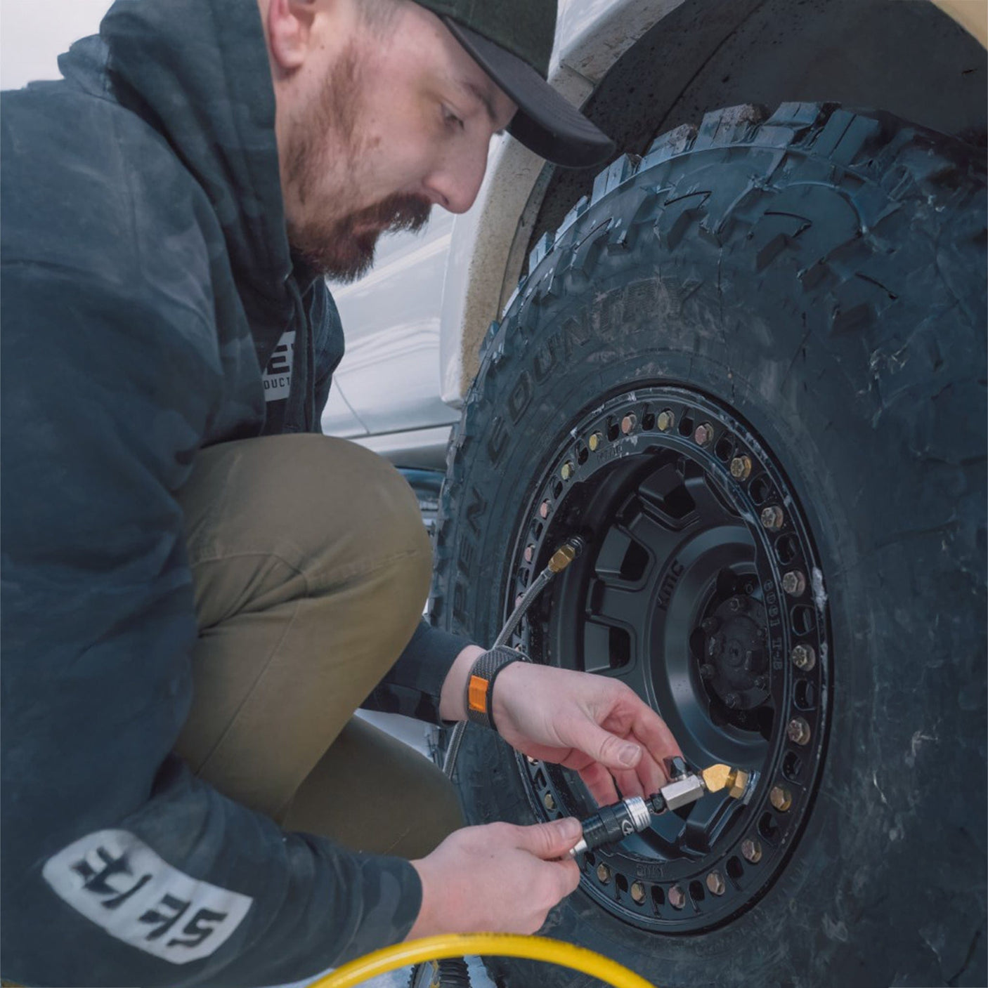 Power Tank Monster Valves Monster Valve Primary - Standard Valve Stem Mount - 5 pack with Ventoso RED Tire Inflator Gauge