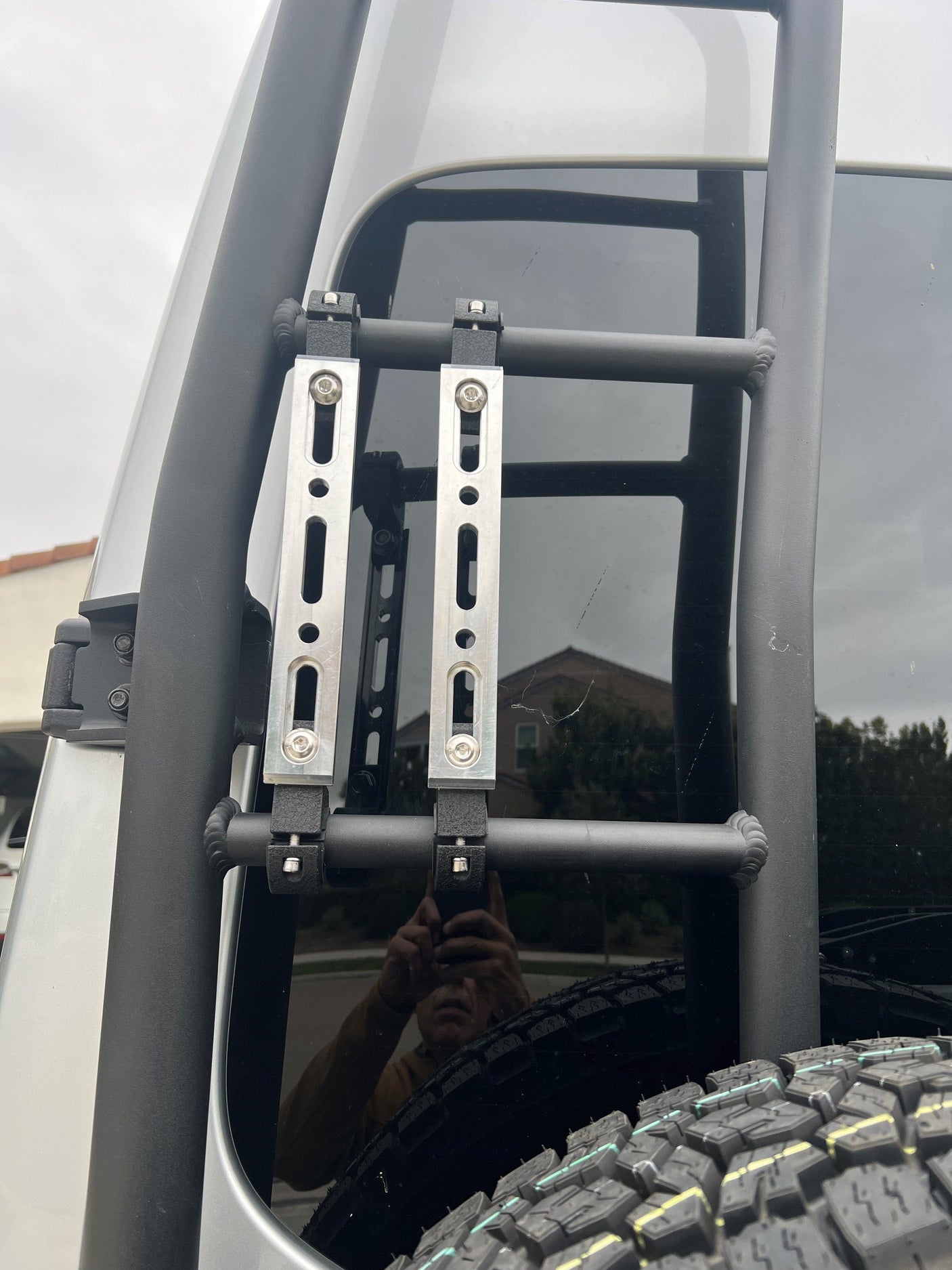 Power Tank Bracket Ladder Cross-Bar Mount for Propane and CO2 Power Tanks
